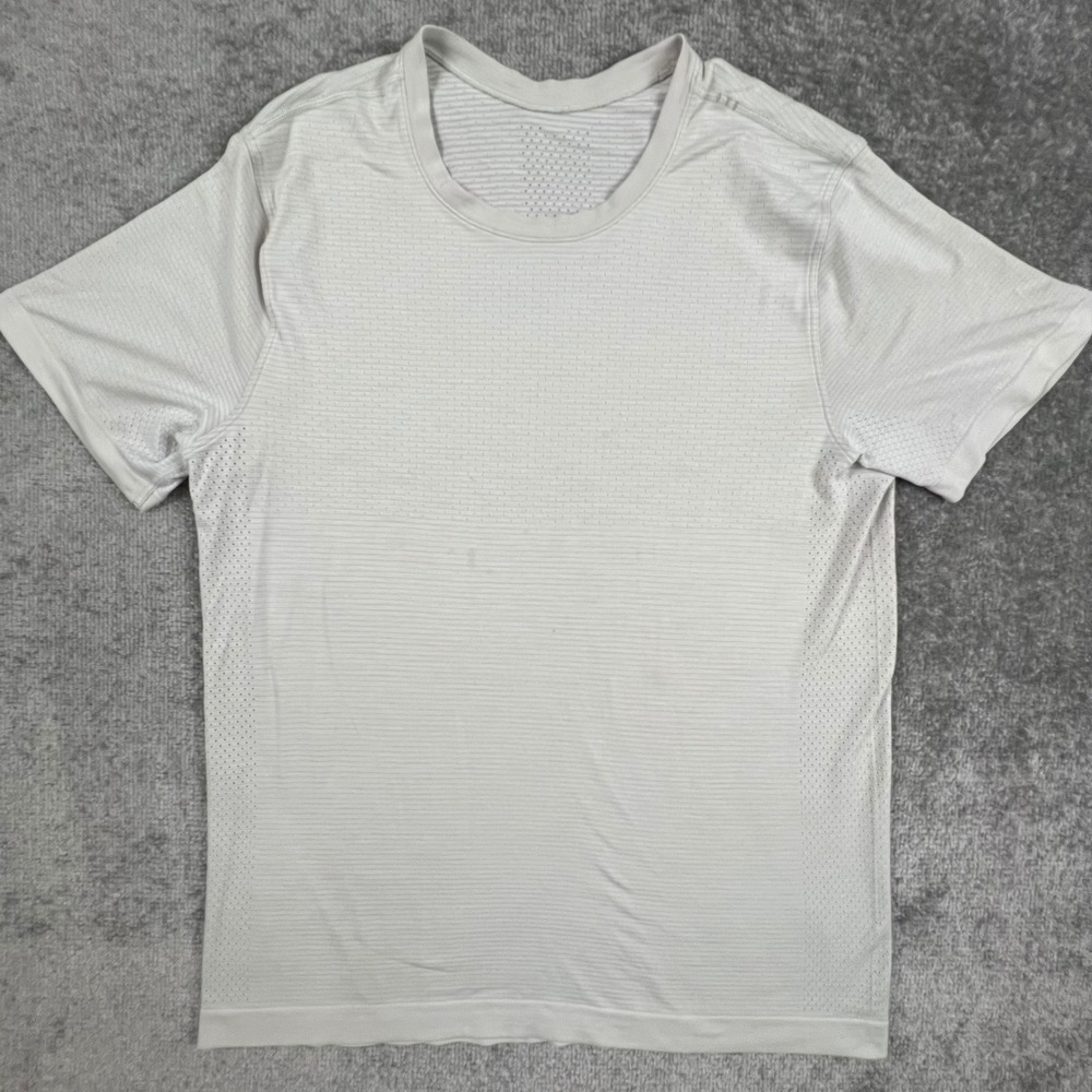 Lululemon Metal Vent Tech Short Sleeve Shirt Mens Large Light Grey Silver Gym